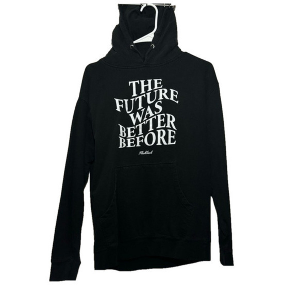 🌷 Black long sleeve graphic sweatshirt with relaxed style